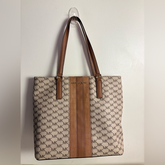 Michael Kors Center Stripe Morgan MD Tote